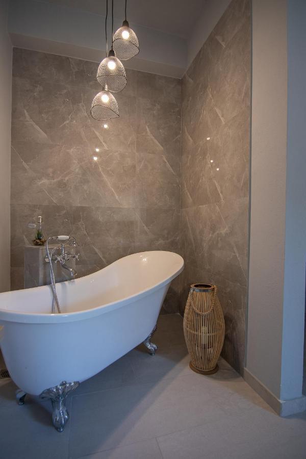 Georgianna'S Suite With Private Pool , 'Greysuite' Kómboi Buitenkant foto