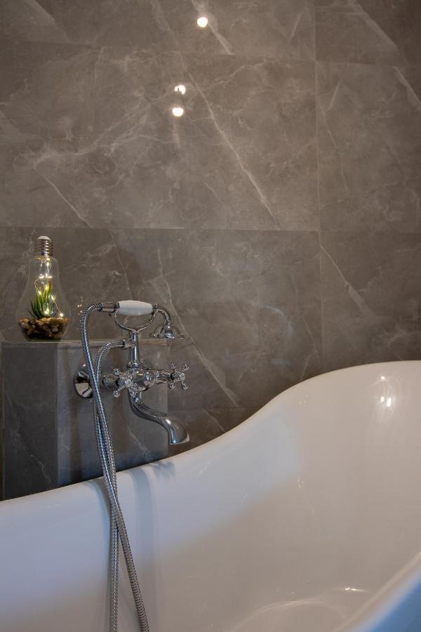 Georgianna'S Suite With Private Pool , 'Greysuite' Kómboi Buitenkant foto