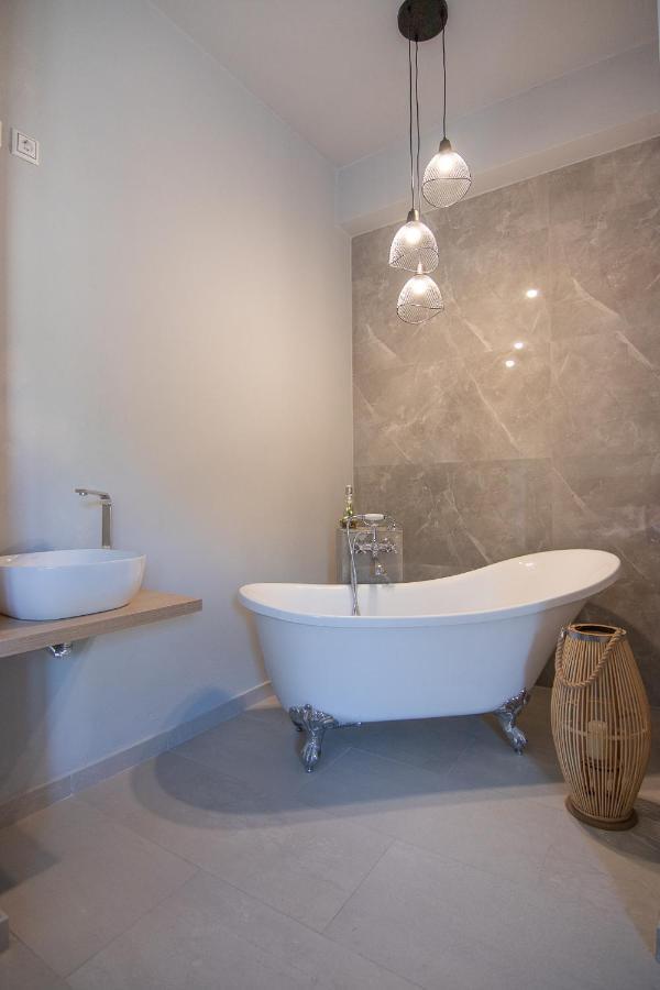 Georgianna'S Suite With Private Pool , 'Greysuite' Kómboi Buitenkant foto